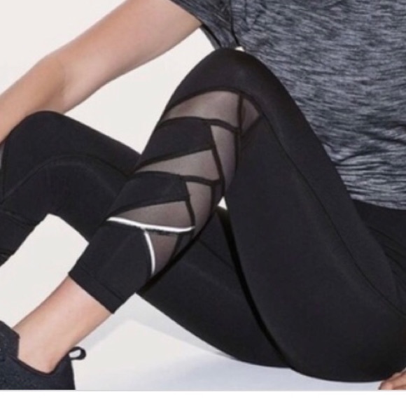 Lululemon motionful 7/8 tight - Picture 3 of 8